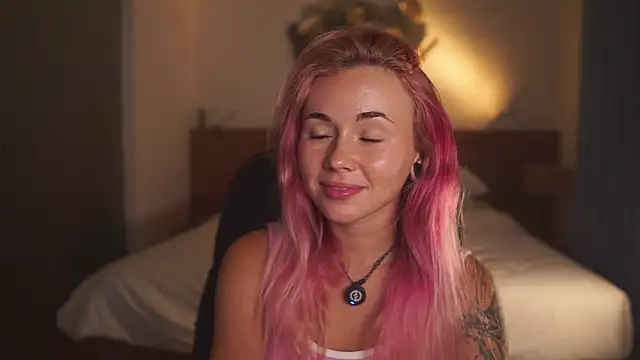 Sarah Pink online show from April 5, 2026, 2:36 pm