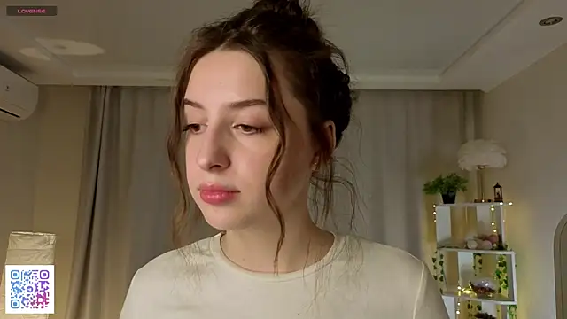 LeanneDinkle online show from February 21, 2026, 4:46 am