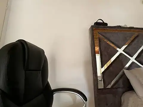 Snapshot of alison_parkerr26 chatting on February 4, 2026, 6:03 pm alison parkerr26 online show from February 4, 2026, 6:03 pm