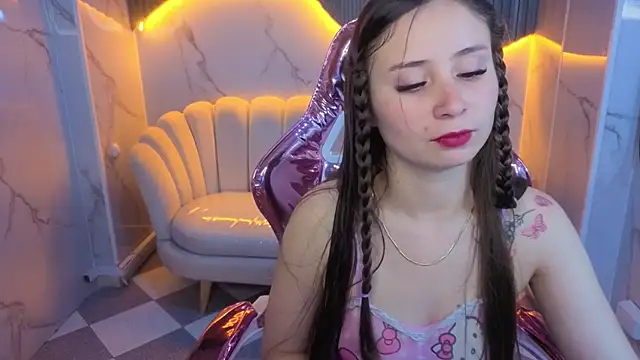 Snapshot of Ariana18_b chatting on May 21, 2026, 1:07 pm Ariana18 b online show from May 21, 2026, 1:07 pm