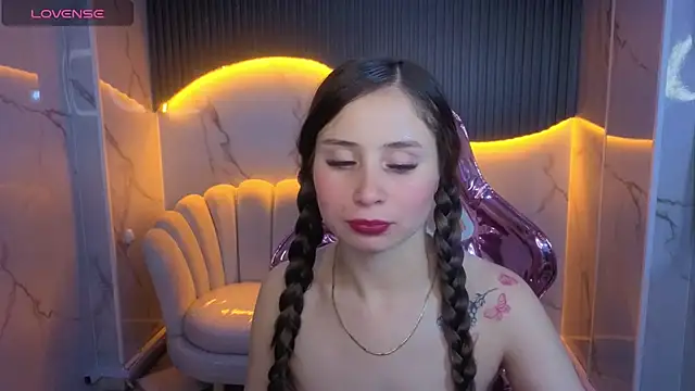 Snapshot of Ariana18_b chatting on May 22, 2026, 1:06 pm Ariana18 b online show from May 22, 2026, 1:06 pm