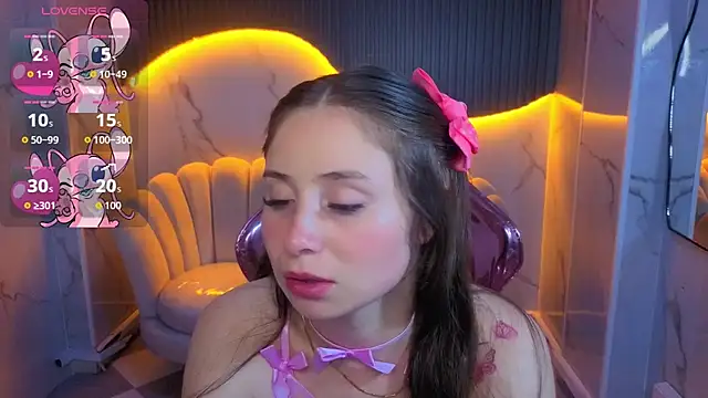 Snapshot of Ariana18_b chatting on May 26, 2026, 1:07 pm Ariana18 b online show from May 26, 2026, 1:07 pm