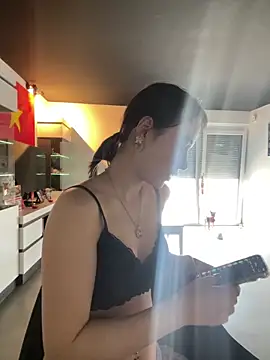 Just-Lilly online show from April 9, 2026, 1:38 pm