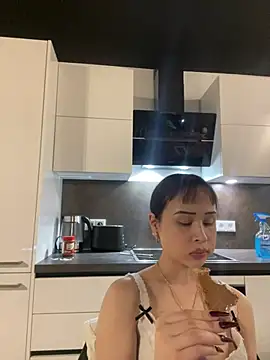 Just-Lilly online show from April 11, 2026, 5:23 am