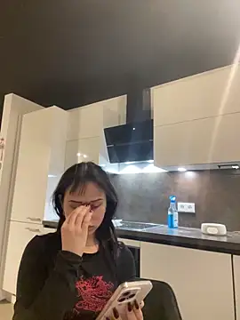 Just-Lilly online show from April 13, 2026, 3:01 am