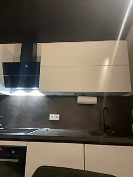 Just-Lilly online show from April 15, 2026, 10:10 pm