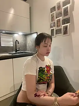 Snapshot of Just-Lilly chatting on July 10, 2026, 7:49 pm Just-Lilly online show from July 10, 2026, 7:49 pm