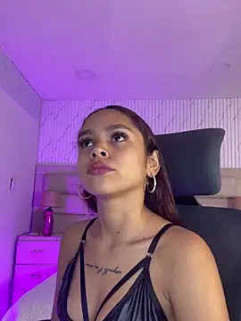 CarolineFyre online show from April 6, 2026, 12:50 pm