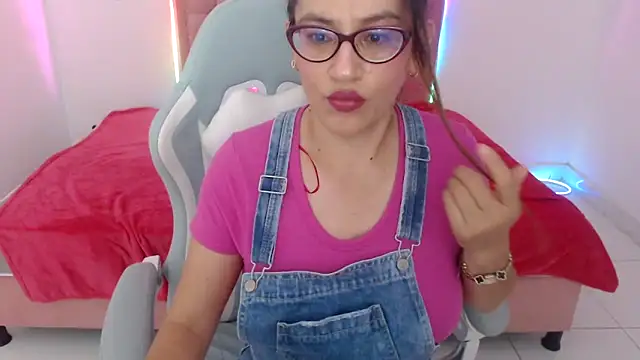 snowhot-69 online show from April 20, 2026, 8:28 am