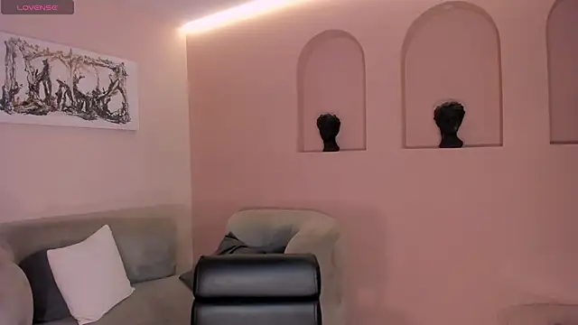 LucieMartin online show from April 9, 2026, 7:52 pm