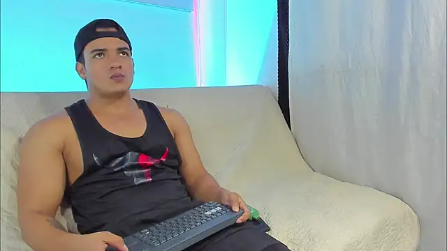 jhon nicolas online show from April 6, 2026, 8:32 pm