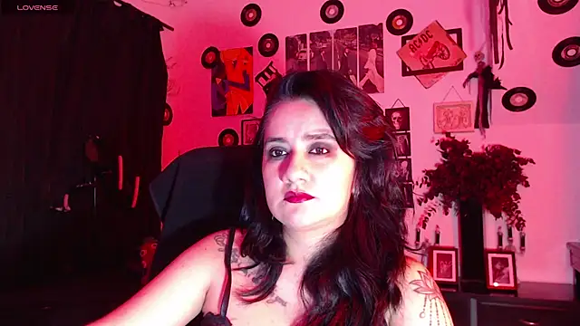 Snapshot of Darkyll33 chatting on June 16, 2026, 5:21 am Darkyll33 online show from June 16, 2026, 5:21 am
