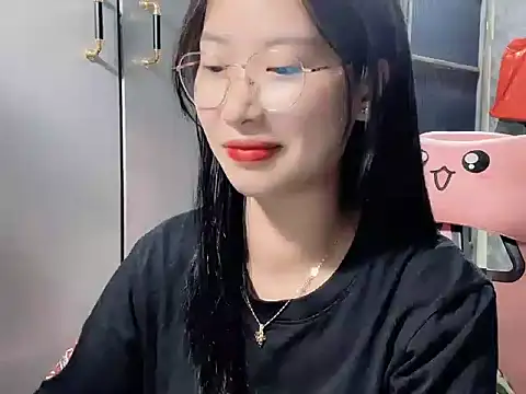 Snapshot of Linne6789 chatting on March 1, 2026, 3:03 pm Linne6789 online show from March 1, 2026, 3:03 pm