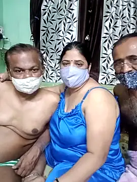 Snapshot of HoneyHush chatting on February 7, 2026, 7:17 pm HoneyHush online show from February 7, 2026, 7:17 pm