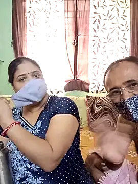 Snapshot of HoneyHush chatting on February 18, 2026, 6:09 am HoneyHush online show from February 18, 2026, 6:09 am