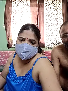 Snapshot of HoneyHush chatting on February 19, 2026, 6:31 am HoneyHush online show from February 19, 2026, 6:31 am