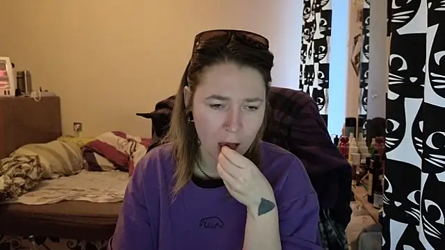 Snapshot of Ozalin_ chatting on February 3, 2026, 7:13 am Ozalin online show from February 3, 2026, 7:13 am