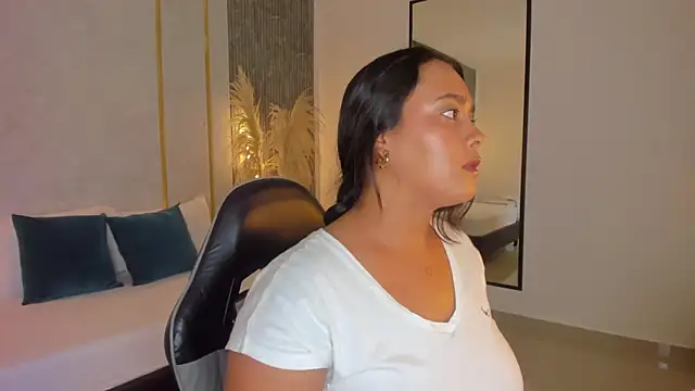 sophia solerr online show from February 12, 2026, 7:53 pm