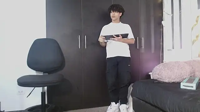 Snapshot of ian_smith_ chatting on February 18, 2026, 12:01 pm ian smith online show from February 18, 2026, 12:01 pm