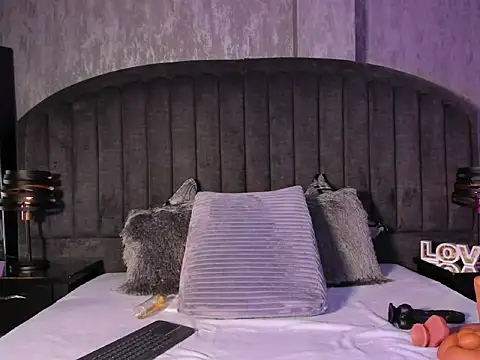 Snapshot of RED_VIOLETH chatting on February 8, 2026, 5:33 am RED VIOLETH online show from February 8, 2026, 5:33 am