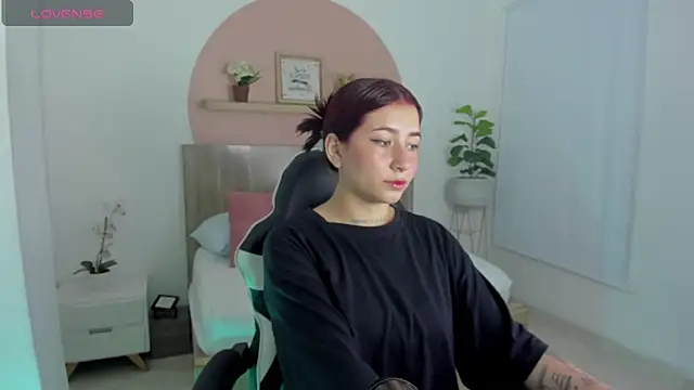 charlottee27  online show from February 27, 2026, 7:25 pm