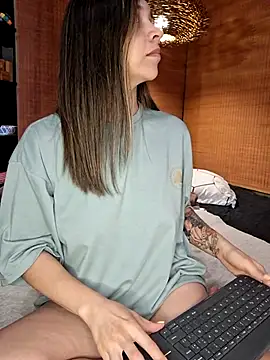 Snapshot of Ana-Spencer chatting on May 6, 2026, 1:25 am Ana-Spencer online show from May 6, 2026, 1:25 am