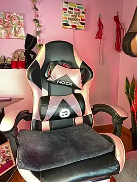 kenia thompsom01 online show from March 5, 2026, 11:12 pm