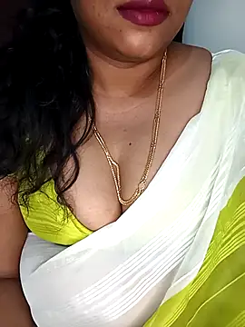 Snapshot of Chinnima143 chatting on February 4, 2026, 4:35 pm Chinnima143 online show from February 4, 2026, 4:35 pm