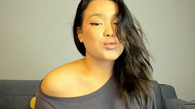 luna yum online show from February 10, 2026, 7:29 pm