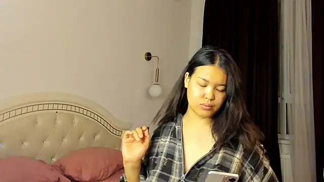 luna yum online show from February 12, 2026, 7:09 pm