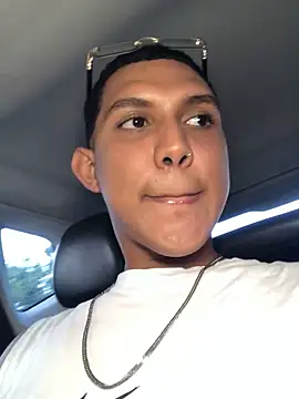  Usher online show from February 21, 2026, 10:11 pm