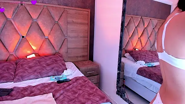 valeriekhaleesi online show from March 11, 2026, 8:26 pm