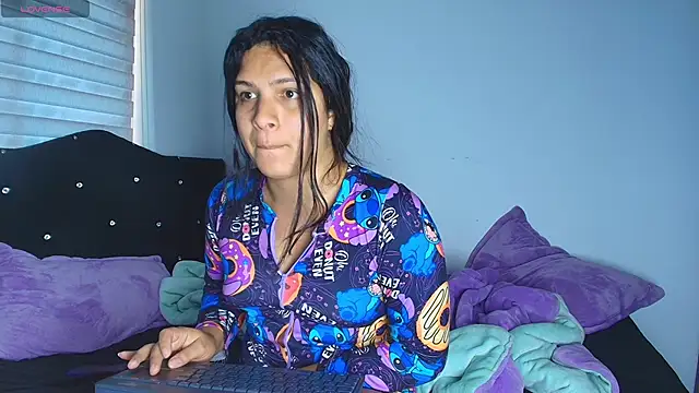 Snapshot of alys_love chatting on February 24, 2026, 7:01 pm alys love online show from February 24, 2026, 7:01 pm