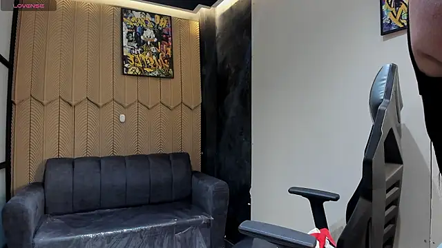 Snapshot of shaden_ chatting on February 4, 2026, 8:47 pm shaden online show from February 4, 2026, 8:47 pm