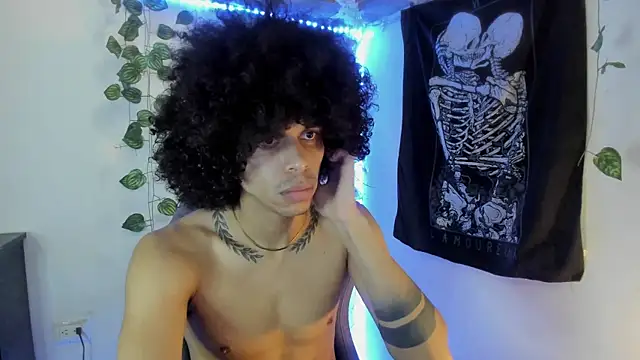 Snapshot of Aaron_Hopper chatting on February 17, 2026, 12:56 pm Aaron Hopper online show from February 17, 2026, 12:56 pm