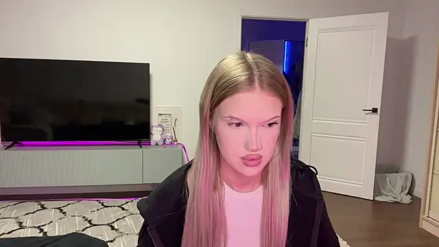 Snapshot of DannSago chatting on February 24, 2026, 5:00 pm DannSago online show from February 24, 2026, 5:00 pm