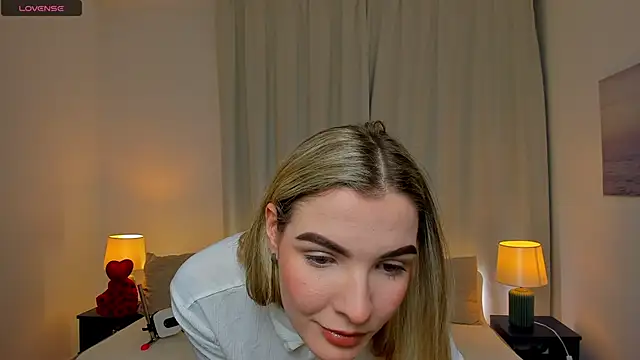 Snapshot of SinLuna_ chatting on February 20, 2026, 4:40 pm SinLuna online show from February 20, 2026, 4:40 pm