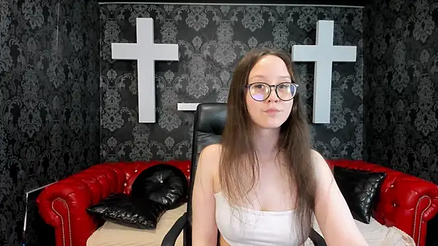 MonicaBev online show from April 5, 2026, 12:57 pm