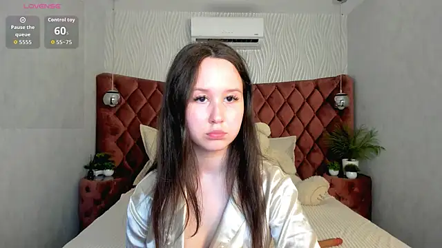 MonicaBev online show from April 12, 2026, 1:27 pm