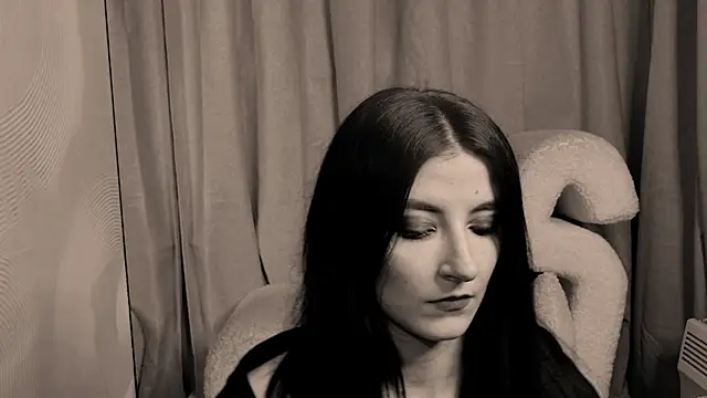 NicoleLuxe online show from March 29, 2026, 5:02 pm