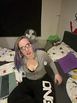 Snapshot of Red_desteny chatting on March 1, 2026, 8:00 pm Red desteny online show from March 1, 2026, 8:00 pm