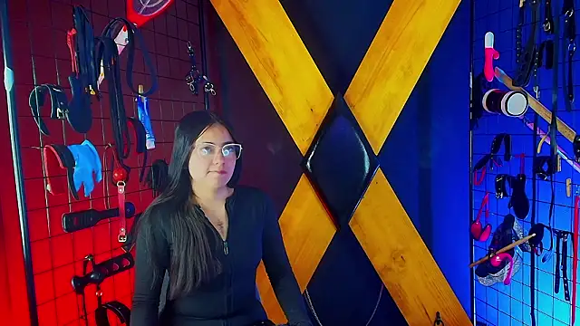 Candyqueen bdsm  online show from March 20, 2026, 3:39 pm