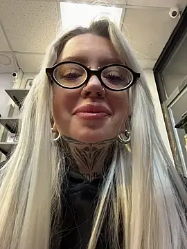 Snapshot of Chiibi chatting on February 26, 2026, 8:24 am Chiibi online show from February 26, 2026, 8:24 am