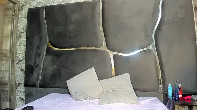 SaxxybunnyAndJayzzy online show from March 25, 2026, 10:38 pm