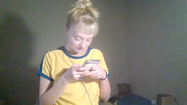 Snapshot of KiwiDreamy1 chatting on February 10, 2026, 11:20 pm KiwiDreamy1 online show from February 10, 2026, 11:20 pm