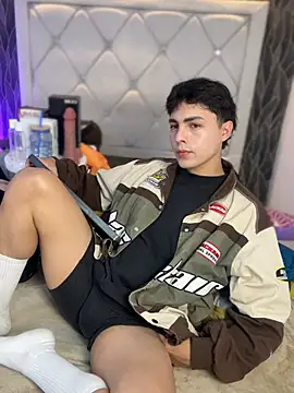 Samu Hott online show from April 10, 2026, 8:24 pm