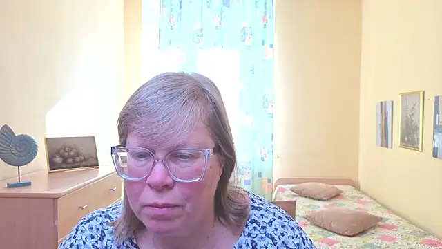 Snapshot of Emma_Eclipsee chatting on February 27, 2026, 10:48 am Emma Eclipsee online show from February 27, 2026, 10:48 am