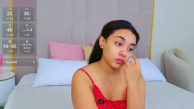 Snapshot of Luna_Cortier chatting on May 12, 2026, 5:48 am Luna Cortier online show from May 12, 2026, 5:48 am