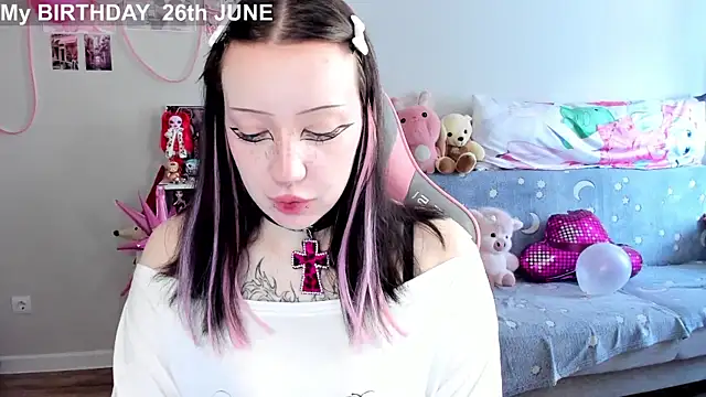 MollysLand online show from June 25, 2026, 8:41 am