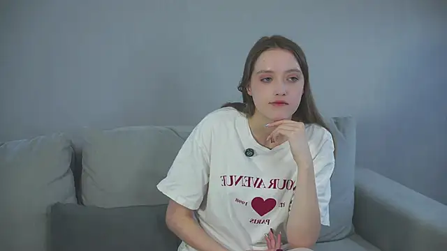 Snapshot of NenaWord chatting on February 3, 2026, 4:43 am NenaWord online show from February 3, 2026, 4:43 am